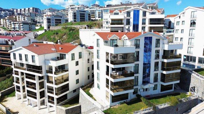 Apartment with Pool Near the Coast in Mudanya Bursa
