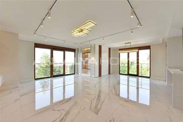 Ready-to-Move Flat in a Seafront Complex with Pool in Alanya