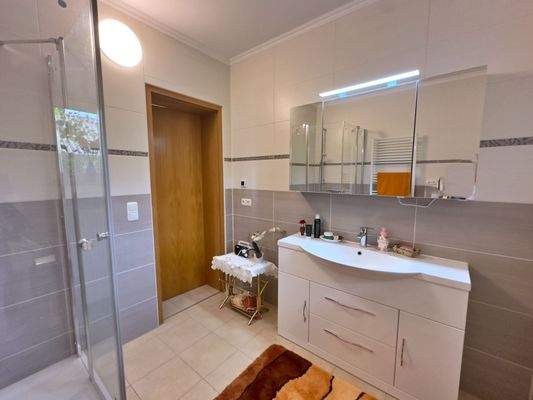 Bad mit Dusche