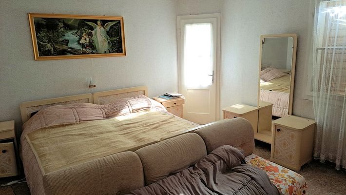Schlafzimmer im ersten Stock.jpg