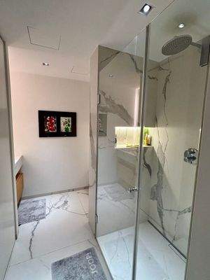 Große Dusche mit Rainshower