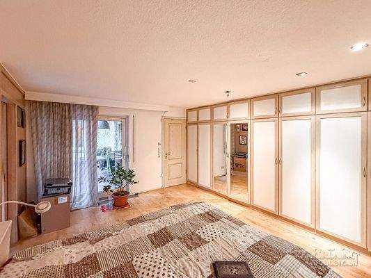 Schlafzimmer mit Einbauschrank