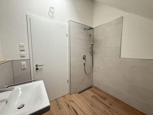 Bad DG mit Dusche DG