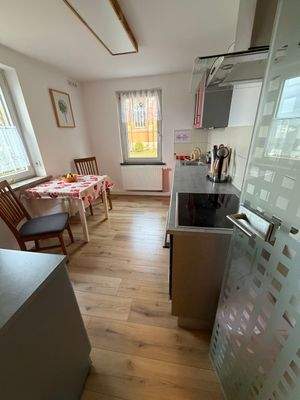 Tageslichtküche mit Einbauküche