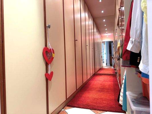 Begehbarer Kleiderschrank