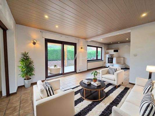 Wohnbeispiel offener Wohnbreich mit Zugang zur Terrasse