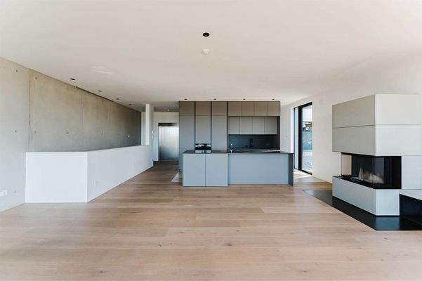 Der großzügige Wohn-/Koch-/Essbereich ist das Herzstück der Wohnung