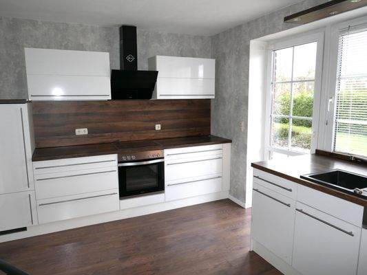 Küchenbereich mit Einbauküche