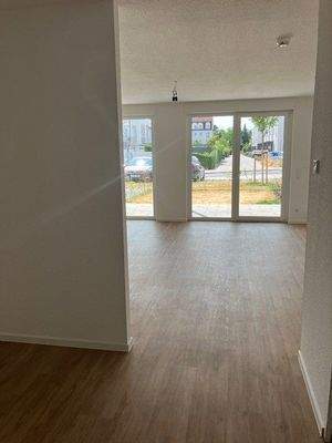 Weiterer Blick in Richtung Wohn-Ess-Bereich