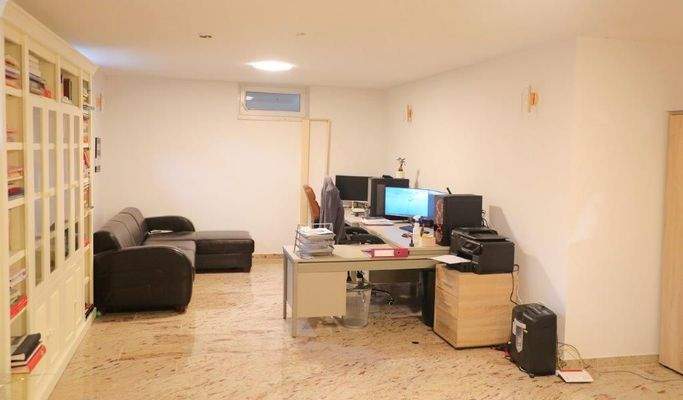 makellos EFH SN Hufenweg - Büro im KG.jpg