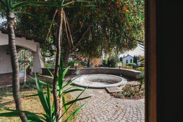 Aussenansicht-Terrasse Zierbrunnen