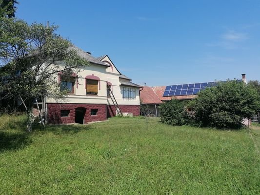 Wohnhaus + Nebengebäude