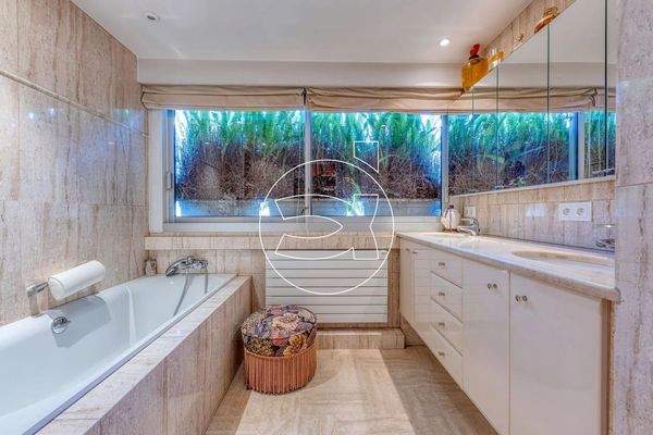  Mandelieu-la-Napoule