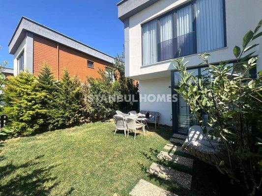 4-Bedroom Villa with a Private Pool in Istanbul Buyukcekmece