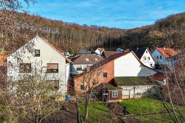 Ansicht vom Garten mit Scheune