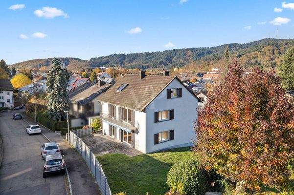 Außensicht mit Blick von der Straßenseite