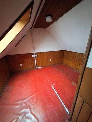 Dachboden Zimmer 2.jpg