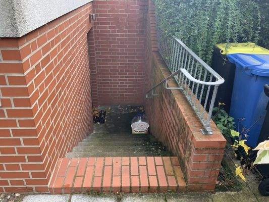 separater Kellereingang 