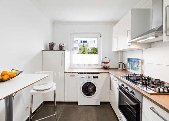 Moderne Küche mit Gasherd