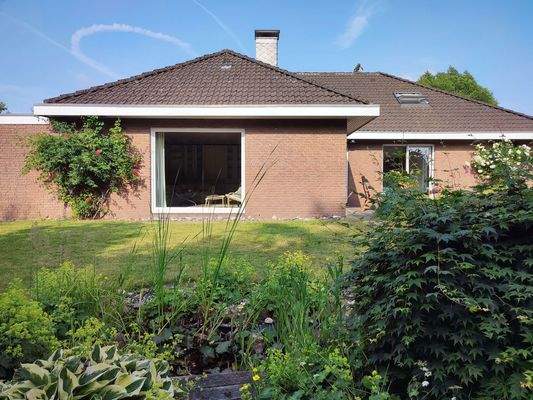 Westansicht auf das Wohnzimmer