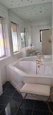 Badezimmer mit Tageslicht