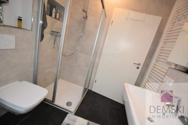 Bad mit bodengleicher Dusche