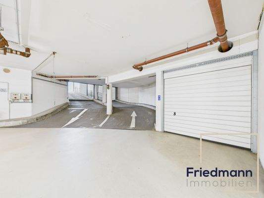 Ein- und Ausfahrt (2)