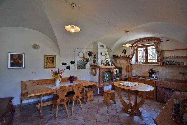 Exklusive Villa mit Panoramablick und großem Grundstück – Ala