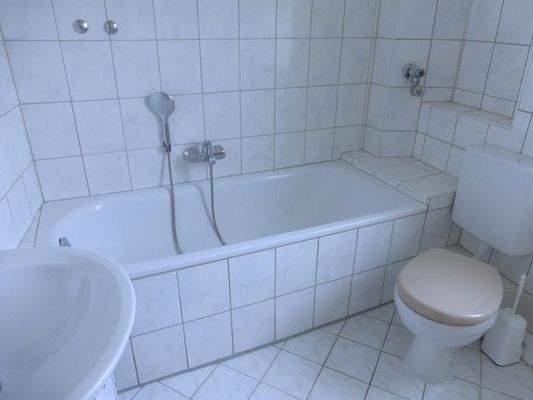 Bad mit Fenster, Blick 1