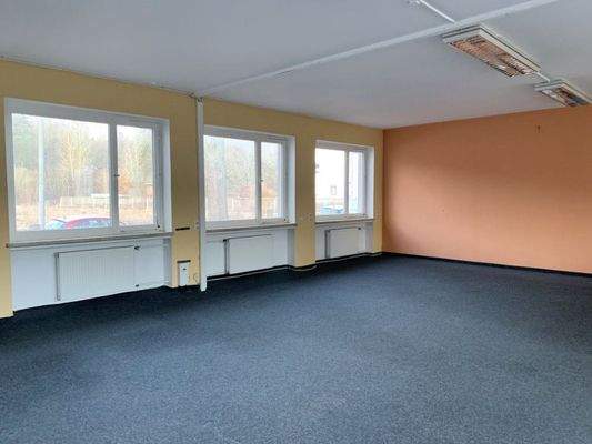 Abteilbarer Büroraum im EG