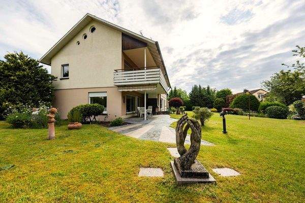 Seitenansicht und Garten