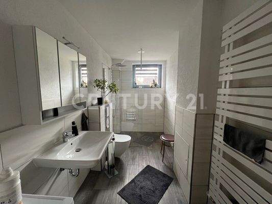 Badezimmer 2, mit bodengleicher Dusche - Erdgeschoss