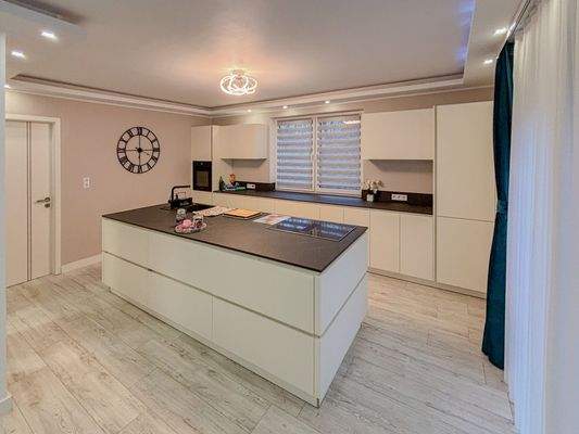 Küche 1 mit Vorratsraum