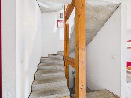 EG - Treppenaufgang zu 1. OG