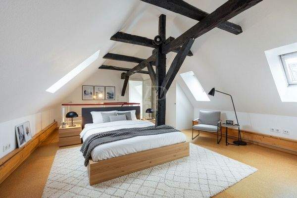 Zweites Schlafzimmer 2. OG.  KI modifiziert