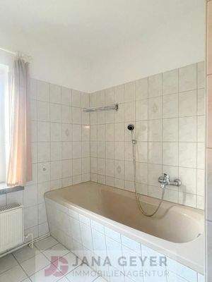 OG - Tageslichtbad mit Wanne