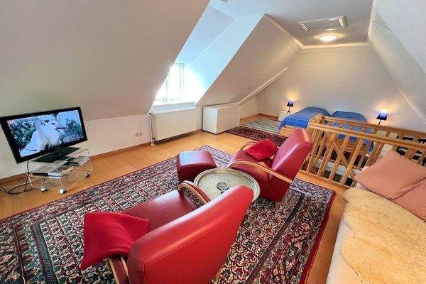 Großzügiger Raum im Dachgeschoss (W1)