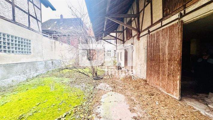 Innenhofbereich 1 / Zufahrt über Frontseite