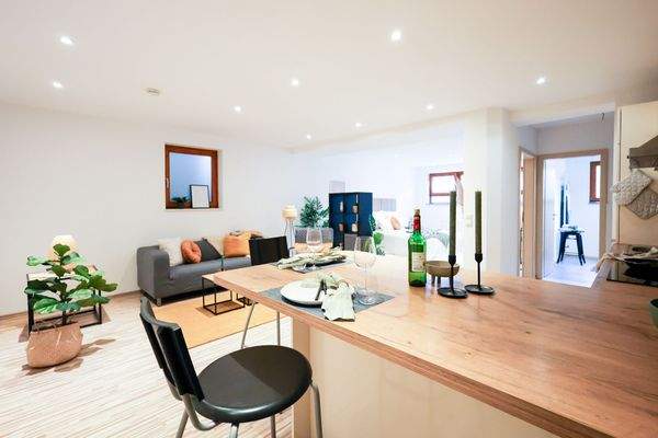 Wohnzimmer mit Essbereich