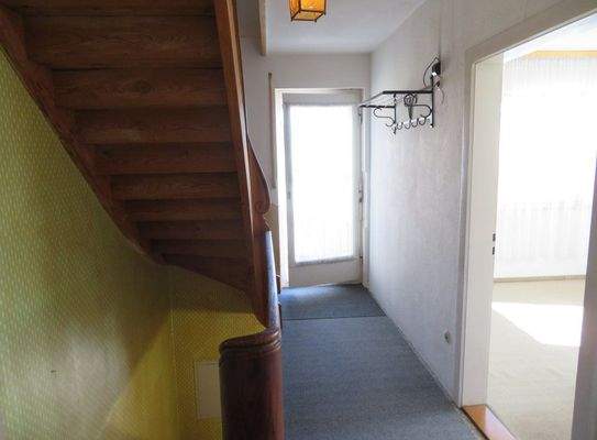 16-Treppe ins Obergeschoss.JPG