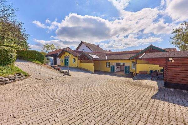 03 Pferdestall &amp; Lager.jpg