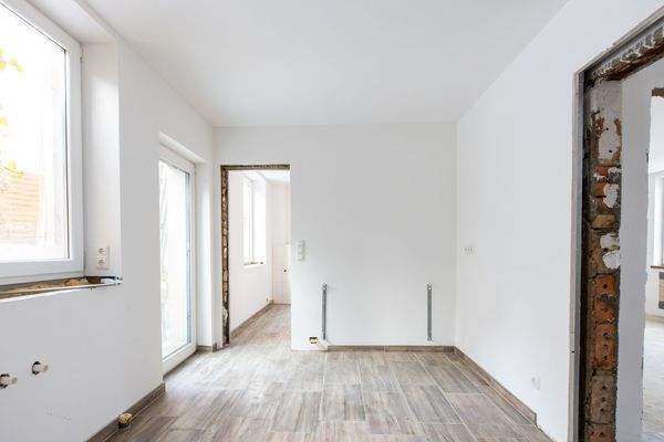 Küche mit Blick zum Bad