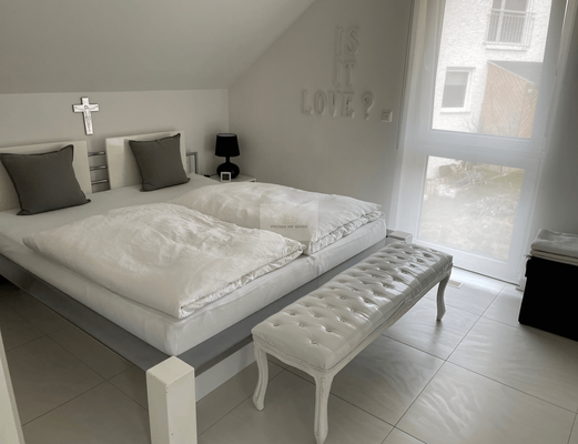 Schlafzimmer (Master)