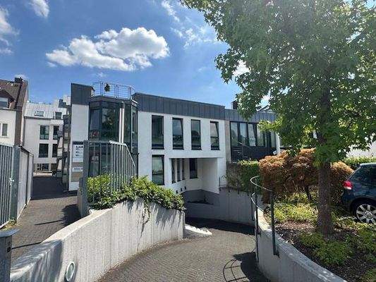 Einfahrt eigene Tiergarage