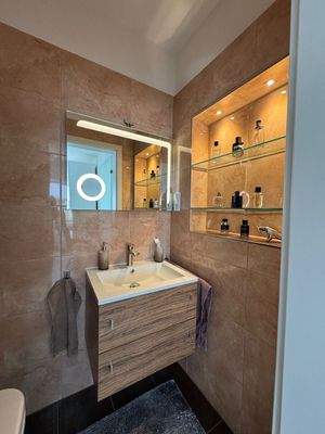 Bad separates Zimmer Haupthaus OG