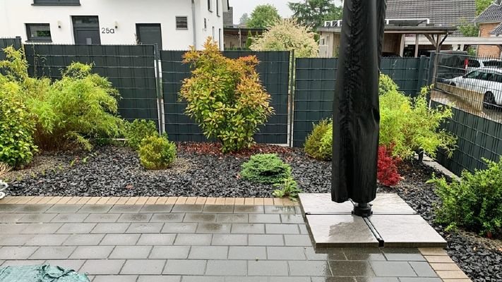 Terrasse mit Gartenanteil