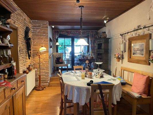 Wohn- Essbereich mit Zugang zur Terrasse