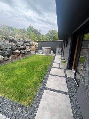 Blick Garten Richtung Hot Tub