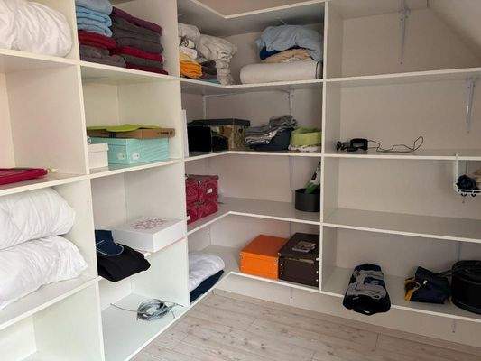 Schlafen 3 Ankleide Regale