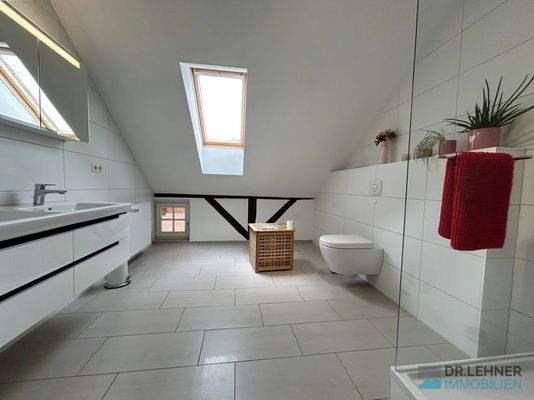 Dachgeschoss Duschbad